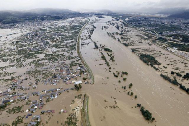 日本被洪水围困的住宅区